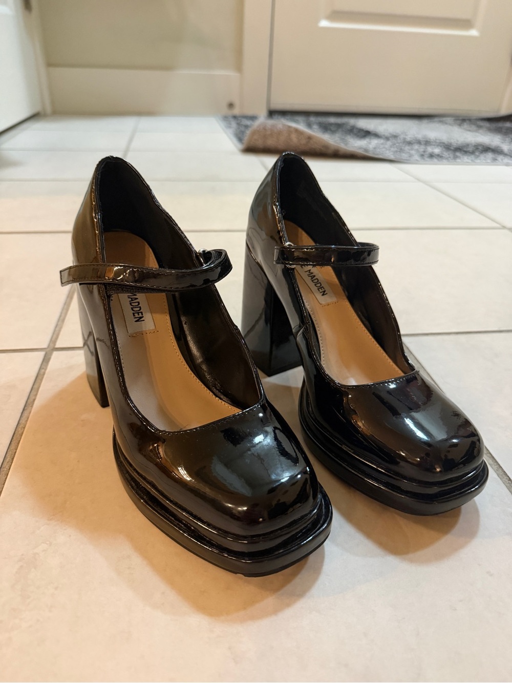 Steve Madden Black Patent Mary Jane Block Heel Pumps